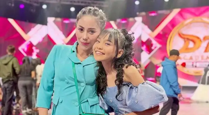 Fenny Frans dan Syaqirah Sidrap