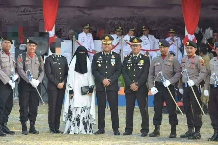 Foto Kapolres Sidrap viral bersama istri bercadar. Foto ist