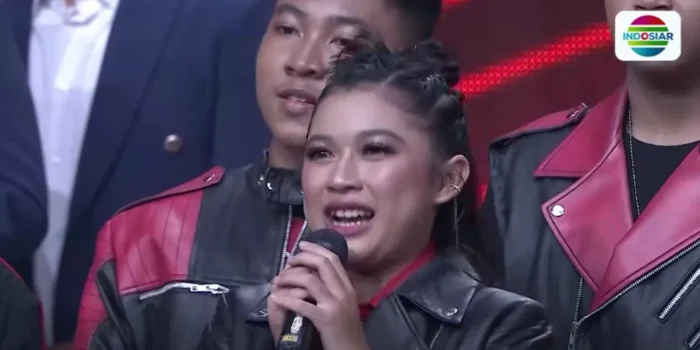 Yohana, Vokalis grup musik asal Surabaya, Jawa Timur, Nine Fighters