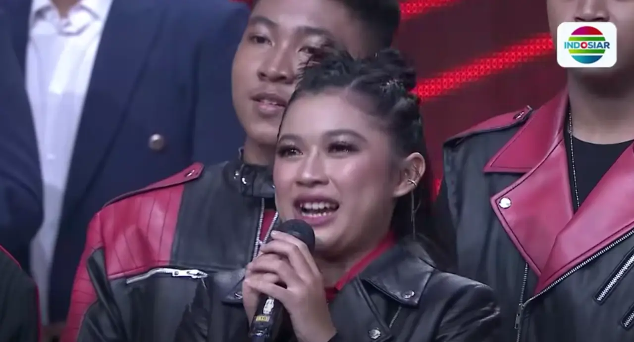 Yohana, Vokalis grup musik asal Surabaya, Jawa Timur, Nine Fighters